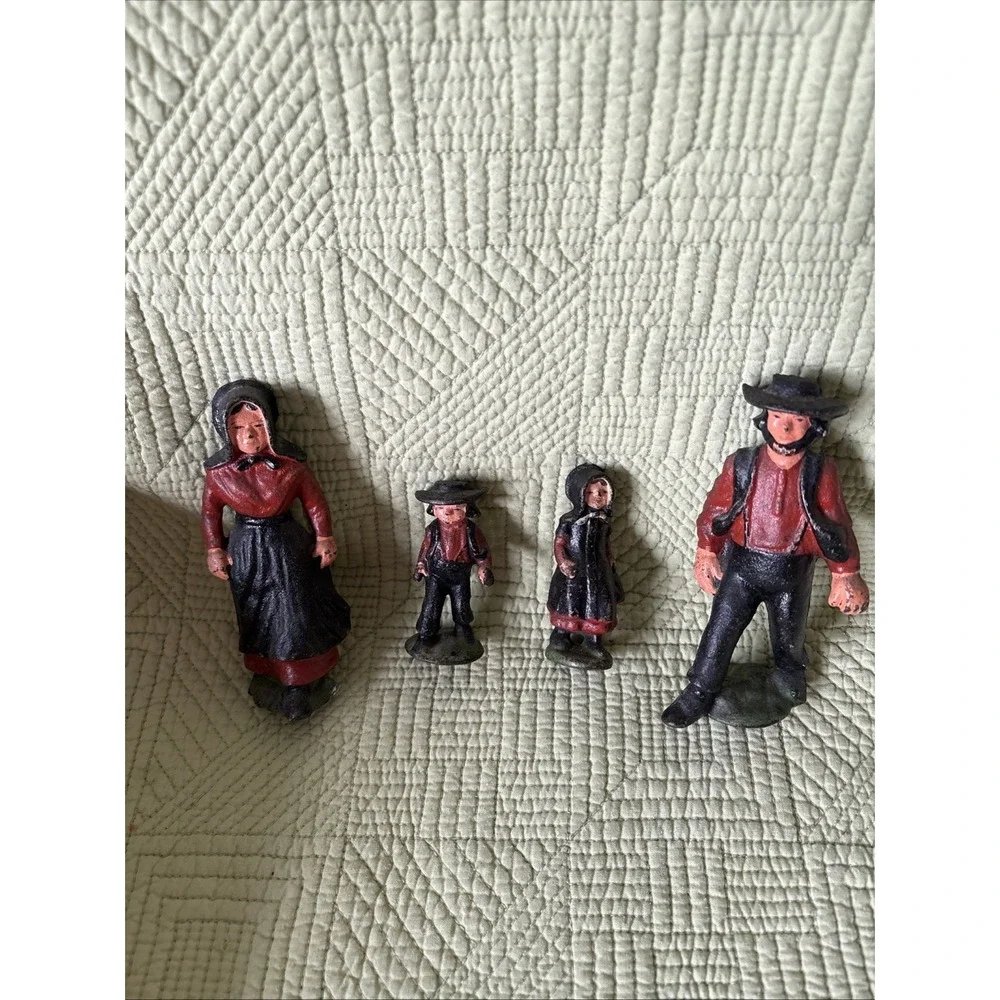Vtg Wilton Cast Iron Amish Family Figurines Set of 4 Hand Painted FolkArt Toys